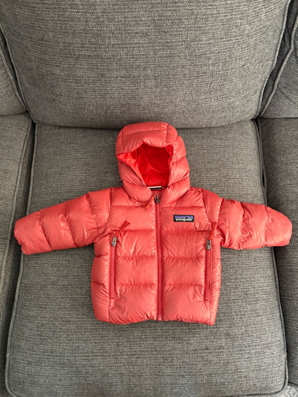 Patagonia Baby Hi-Loft Down Sweater Hoody 3-6 months amanita red